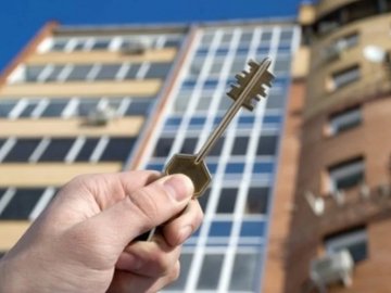 Квартирна черга: у Луцьку чотири сім’ї отримали житло в новобудові. ФОТО