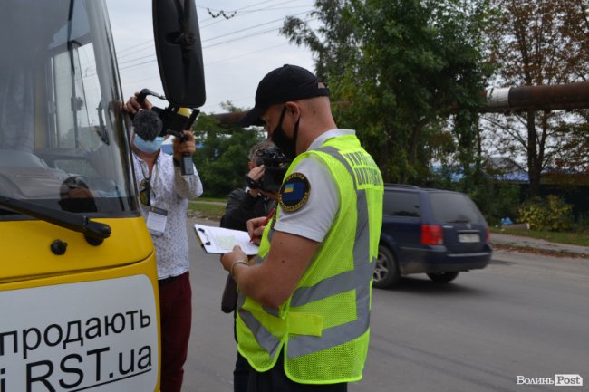 Рейд у маршрутках та тролейбусах: як у Луцьку ловили «зайців» та скількох оштрафували. ФОТО