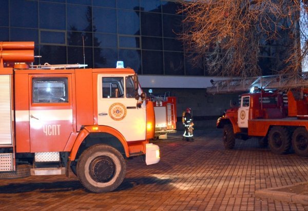 У Луцьку гасили пожежу в драмтеатрі