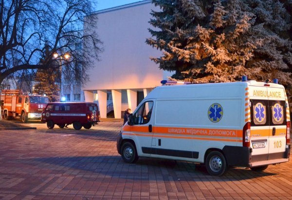 У Луцьку гасили пожежу в драмтеатрі