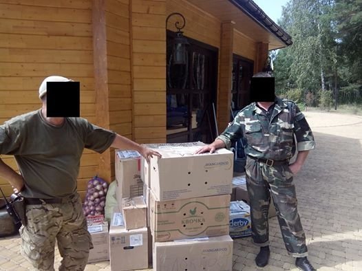 Волинські волонтери-помічники армії майструють «тачанку»