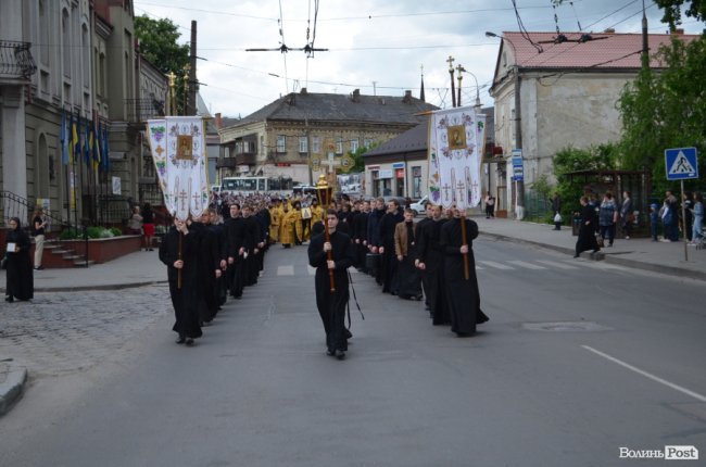 У Луцьку хресною ходою пройшли прихильники церкви Московського патріархату. ФОТО