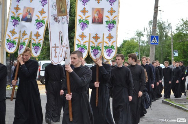 У Луцьку хресною ходою пройшли прихильники церкви Московського патріархату. ФОТО