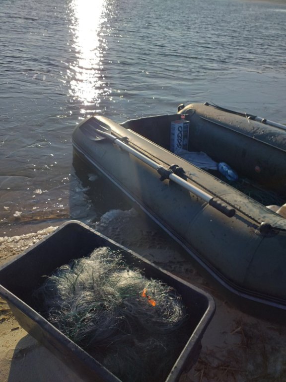 У Шацькому районі затримали трьох браконьєрів, що ловили рибу сітками. ФОТО