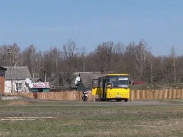 Через бездоріжжя на Волині шкільний автобус кілька днів не возив дітей на навчання. ВІДЕО