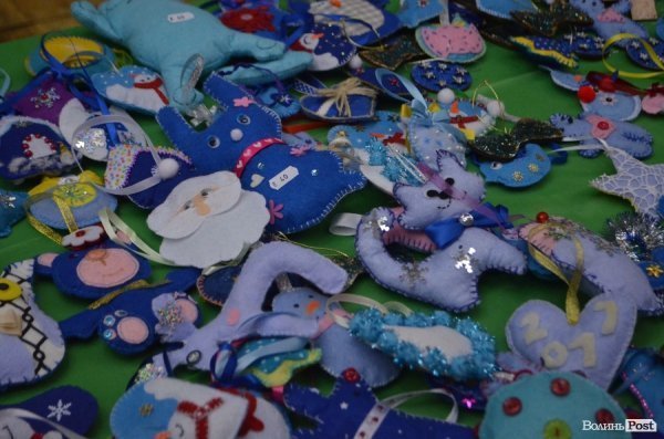 Добро під ялинку: в Луцьку новорічний благодійний ярмарок