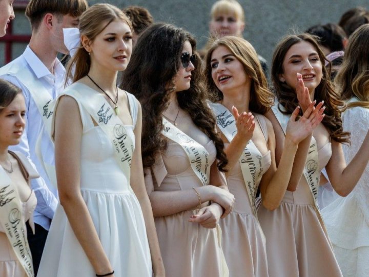 Випускний-2026 у Луцьку: скільки коштує зібрати дитину
