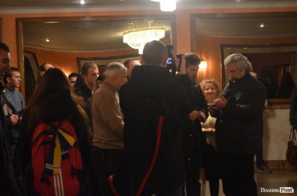 У Луцьку Василь Шкляр презентував книгу про бійців полку АЗОВ. ФОТО