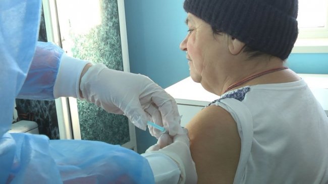 У волинське село, куди не ходить автобус, приїхала мобільна бригада вакцинувати населення. ВІДЕО