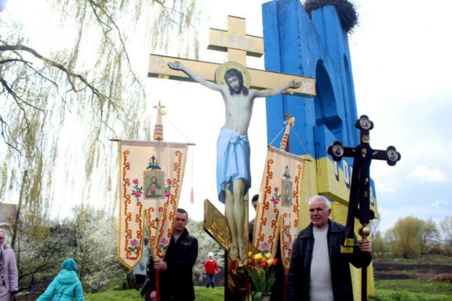 При в'їзді в Горохів прихильники Московського патріархату освятили придорожній хрест