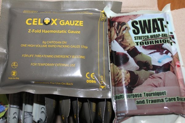 Небайдужі німці передали речі українським солдатам через самооборонівців Волині. ФОТО