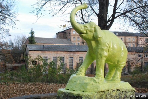 Луцького слоника перефарбували. ФОТО