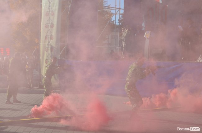 «Нам є що захищати»: урочиста посвята ліцеїстів у Луцьку.  ФОТО