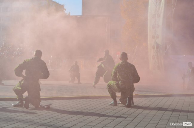 «Нам є що захищати»: урочиста посвята ліцеїстів у Луцьку.  ФОТО