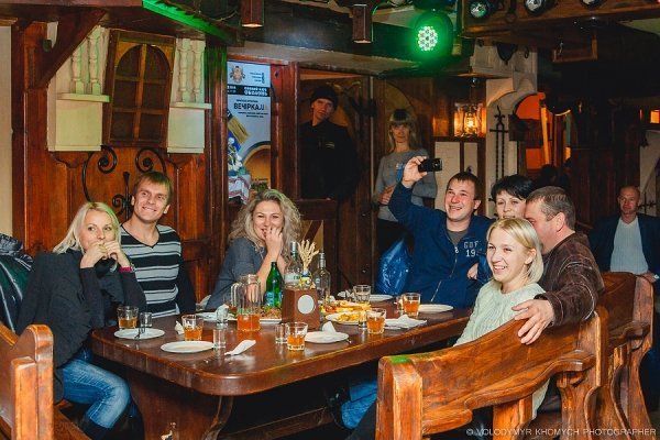 Як у Луцьку під час «Вечірки.UA» відбувалися «вибори». ФОТО