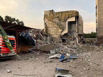 Окупанти знову обстріляли Миколаїв: зруйнували супермаркет