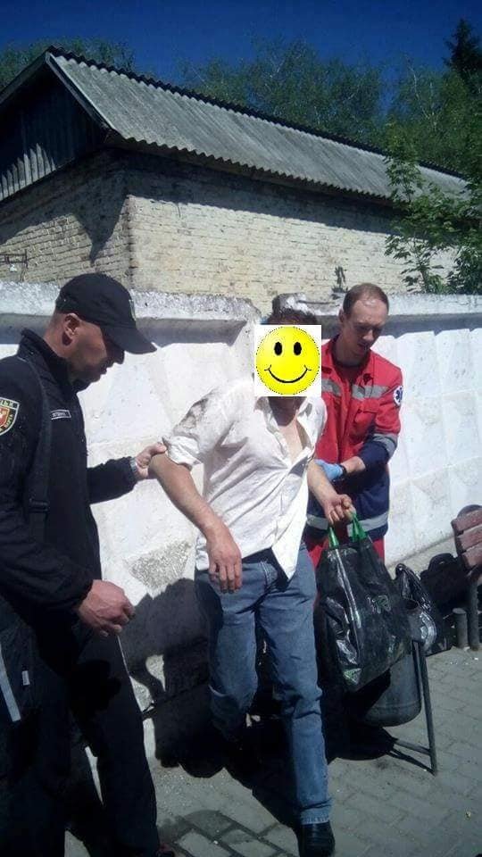 У Луцьку врятували чоловіка, який розбив голову посеред вулиці 