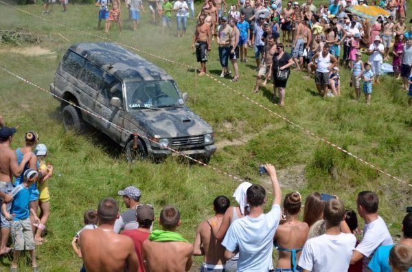 Волиняни в Хрінниках змагалися на позашляховиках. ФОТО