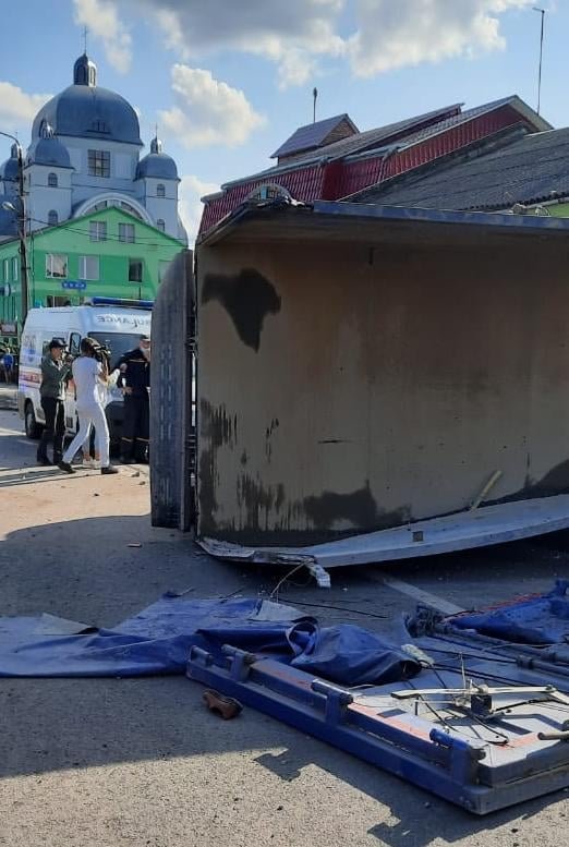 На Львівщині – страшна автотроща: загинули 4 людини, серед яких – неповнолітня. ФОТО