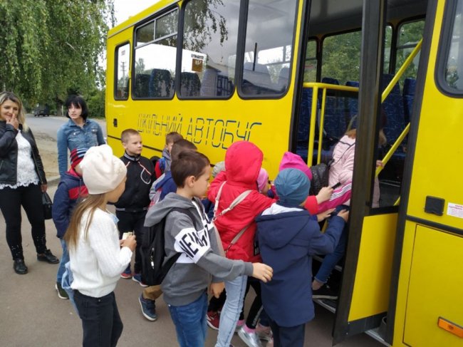 Школі під Луцьком купили новий автобус. ФОТО