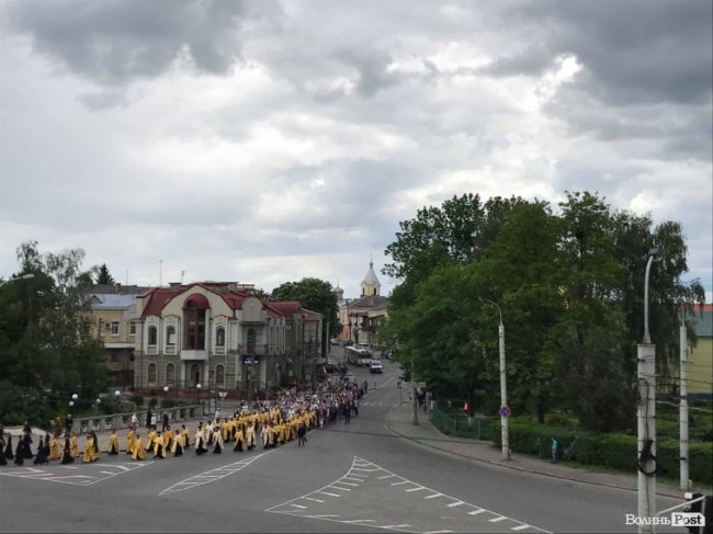 У Луцьку хресною ходою пройшли прихильники церкви Московського патріархату. ФОТО