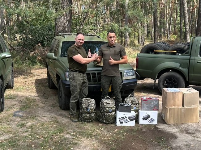 Автівки, дрони, тепловізор: волинські тероборонівці на сході отримали «прокурорські подарунки». ФОТО