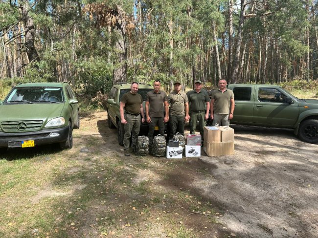 Автівки, дрони, тепловізор: волинські тероборонівці на сході отримали «прокурорські подарунки». ФОТО