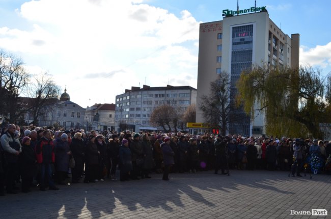 Загинув у день народження: Луцьк попрощався з воїном Віктором Лахаєм. ФОТОРЕПОРТАЖ
