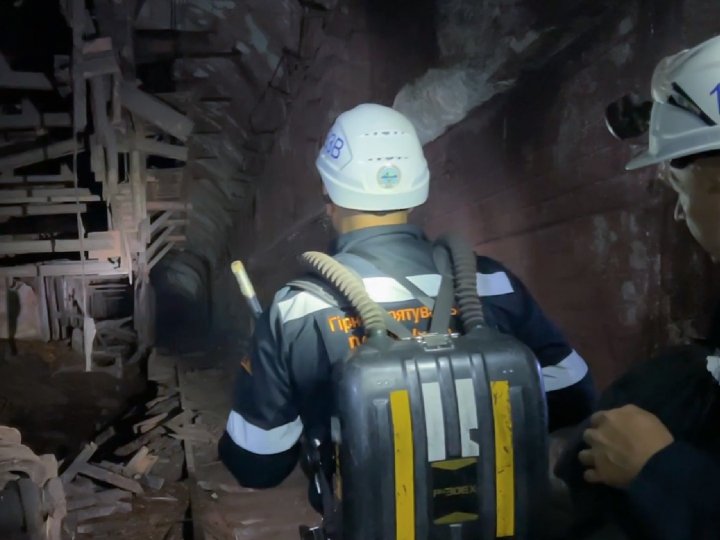 Бійці ДСНС у Кривому Розі врятували заблокованих під землею шахтарів