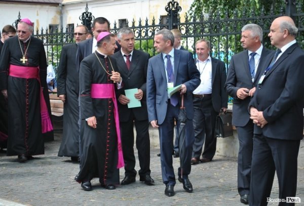 Заступник губернатора Волині Олександр Курилюк (по центру)