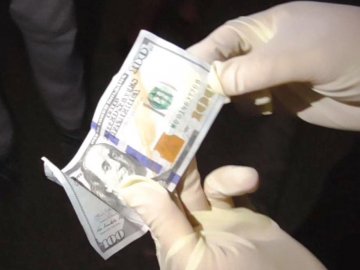 Волинянин за 100 доларів хотів «відмазатися» від поліцейських