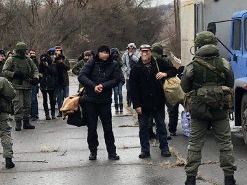 Бойовики терористичної «ЛНР» передали Україні 42 ув’язнених. ФОТО