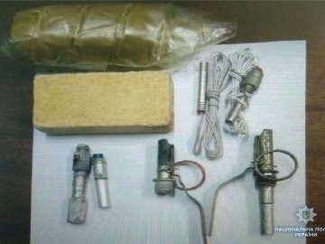 Вистачить, щоб підірвати тролейбус: у київському метро затримали волинянина з тротилом. ФОТО