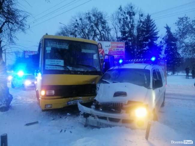 У Луцьку біля Старого ринку – аварія з потерпілими. ФОТО