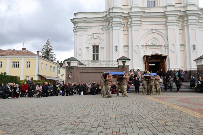 У Луцьку попрощалися з загиблими Героями Леонідом Бондаруком та Миколою Яцюком
