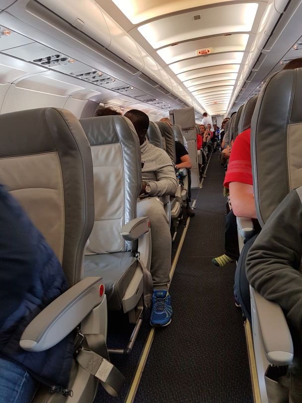 З Єгипту другу добу не можуть вилетіти 200 українців. ФОТО