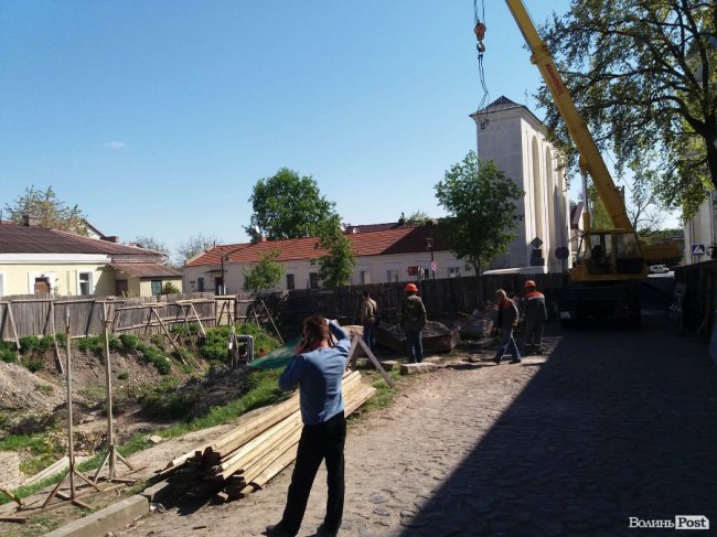 Спробували відновити скандальне будівництво у Старому місті. ФОТО