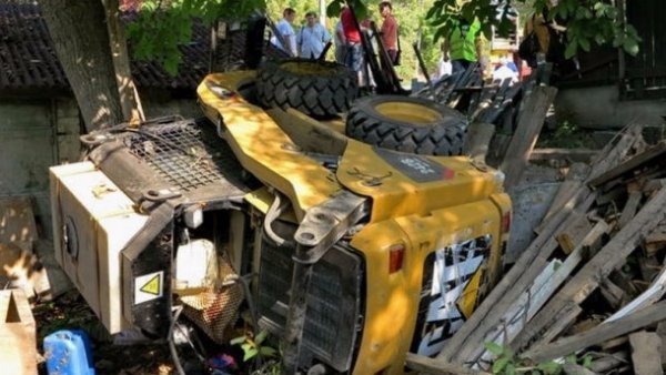 Страшна аварія у Києві: розбились евакуатор, КамАЗ, автобус і позашляховик