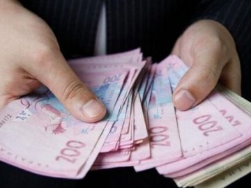 На Волині митник зі спільником встановили таксу за проїзд через кордон авто з товаром