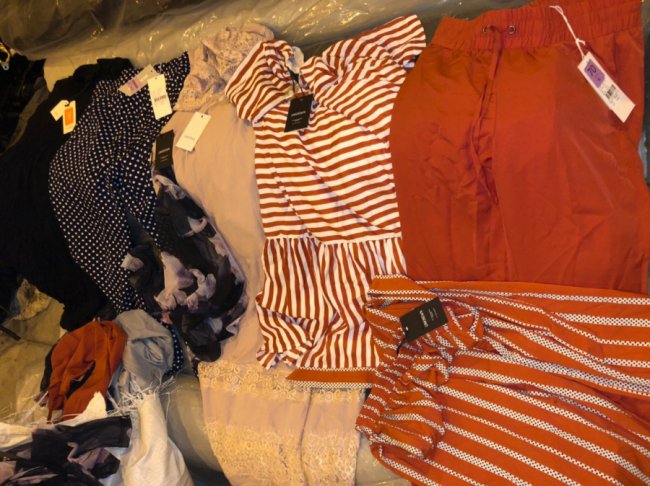 Через «Ягодин» намагались перевезти жіночий одяг на величезну суму