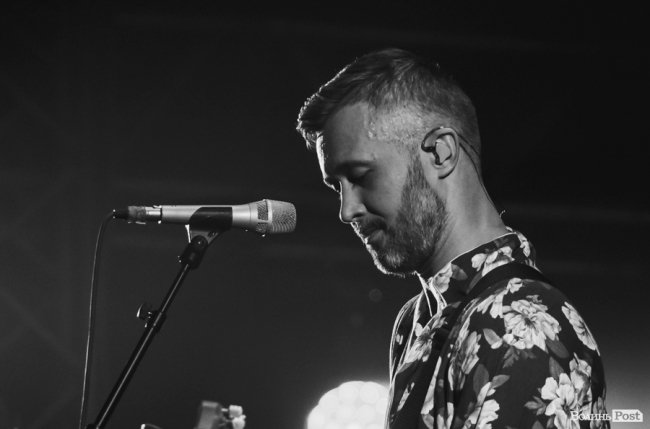 Квітчаста піжама, босі ноги і сотні «дякую»: у Луцьку – «майже квартирник» Бабкіна. ФОТО