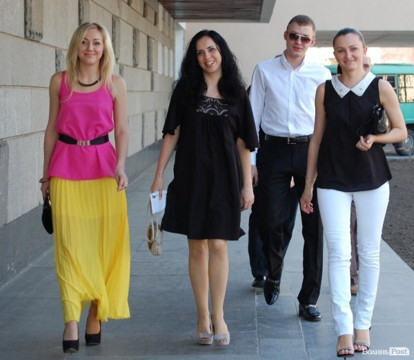 ВДТРК на чолі з Наталкою Войтович дефілювали по плитці драмтеатру. Отаке воно світське життя