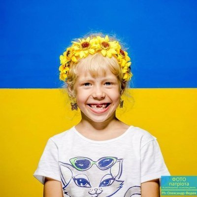 Флеш-моб у Луцьку: мешканці масово роблять «фото патріота». ФОТО