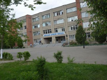 У Луцьку хочуть відремонтувати фасад однієї з найбільших шкіл міста