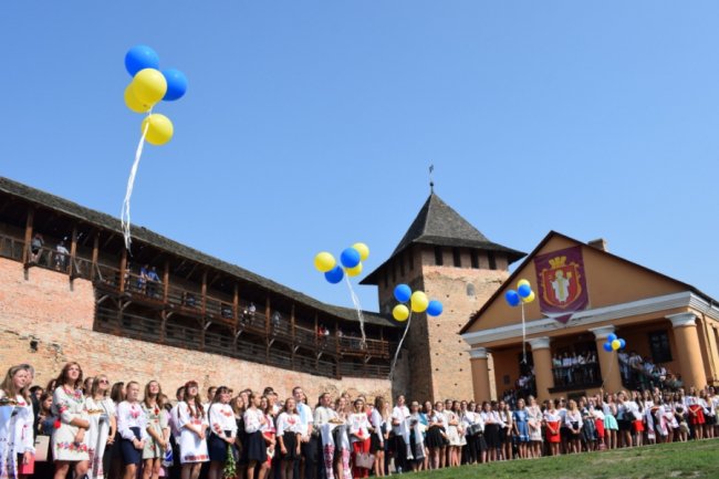 Першокурсників Луцького педколеджу посвятили у студенти. ФОТО