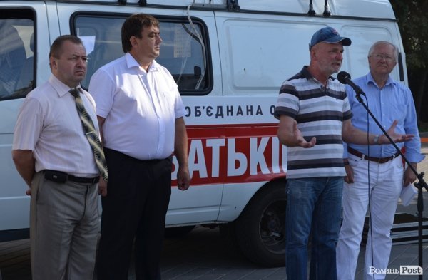 У центрі Луцька агітували за опозицію. ФОТО