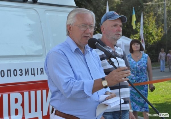 У центрі Луцька агітували за опозицію. ФОТО