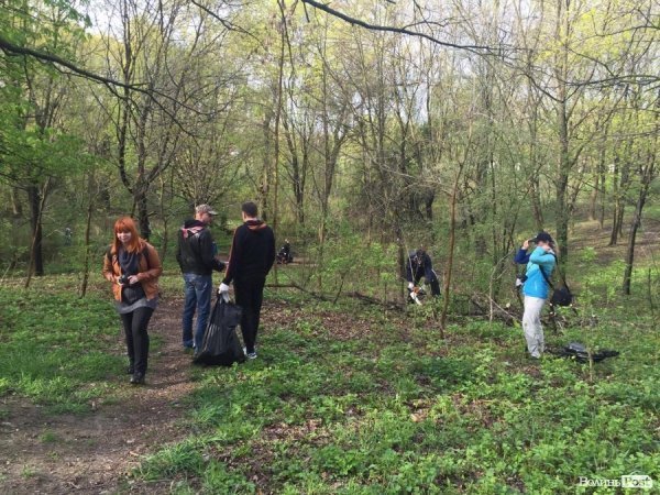 Депутати Луцькради вийшли на генеральне прибирання. ФОТО. ВІДЕО