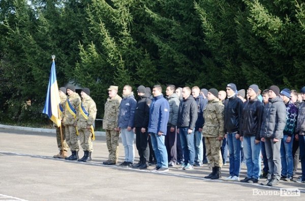 Волинські призовники поїхали на службу. ФОТО