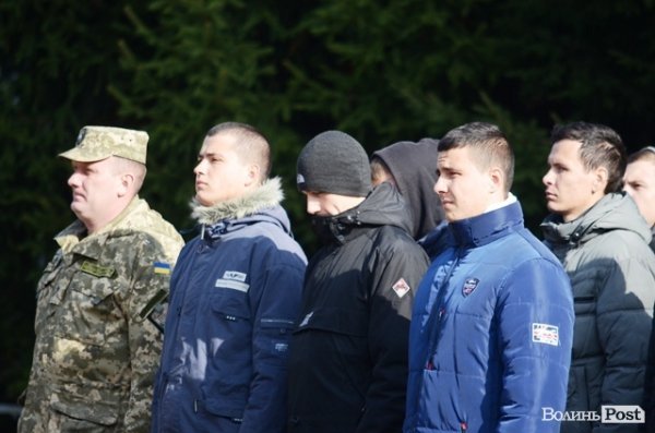 Волинські призовники поїхали на службу. ФОТО